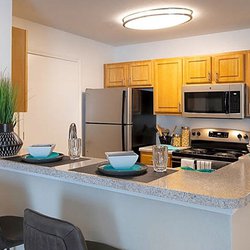 dining room at  Bradley Pointe located in Savannah, GA