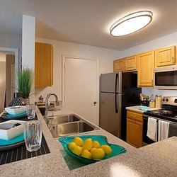 kitchen at  Bradley Pointe located in Savannah, GA